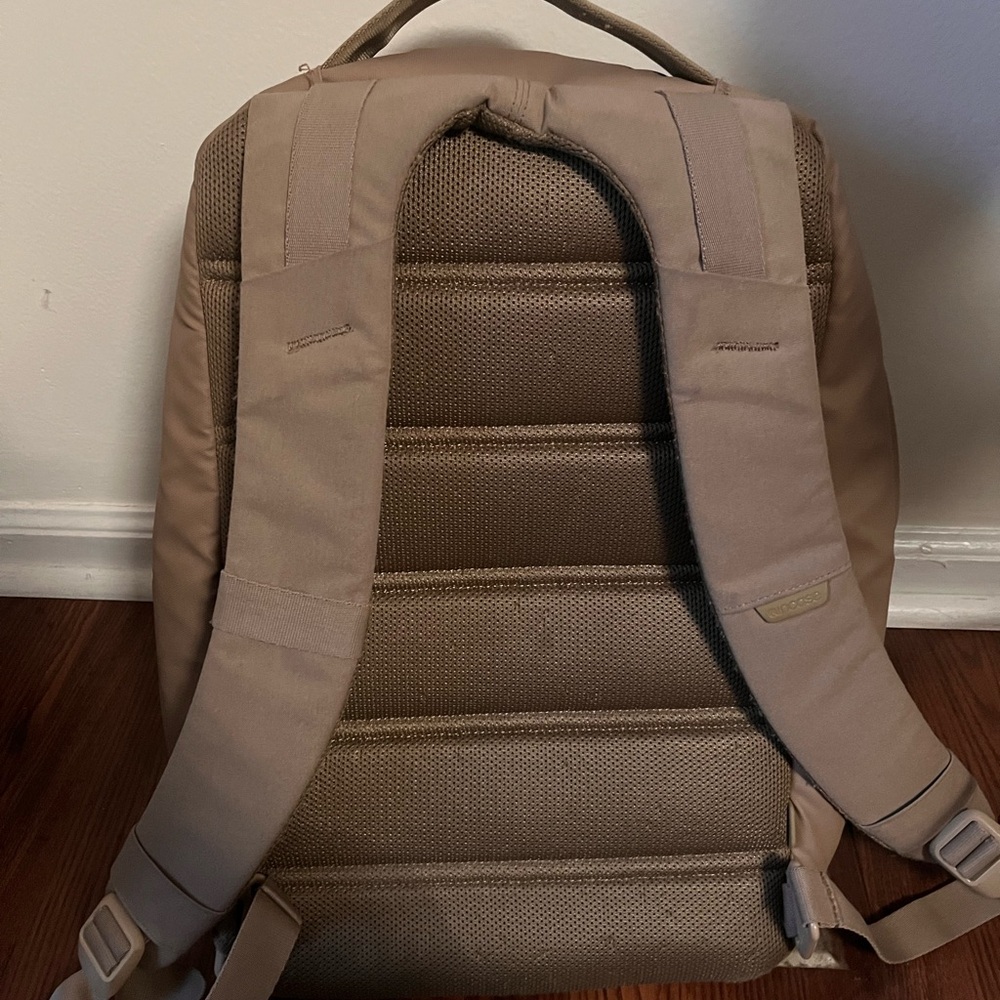 Incase City Compact Backpack - 18L - Picture 3 of 5